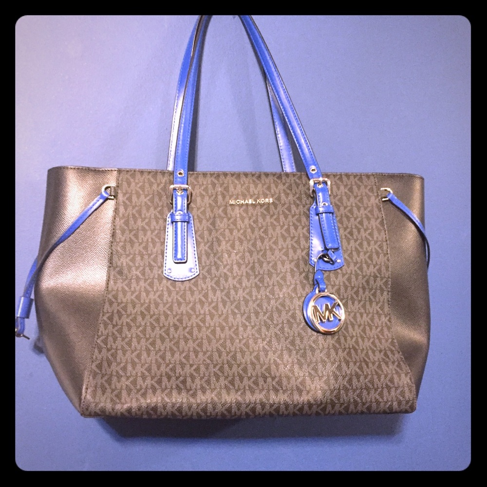 Michael Kors Voyager Tote in Electric Blue/Black